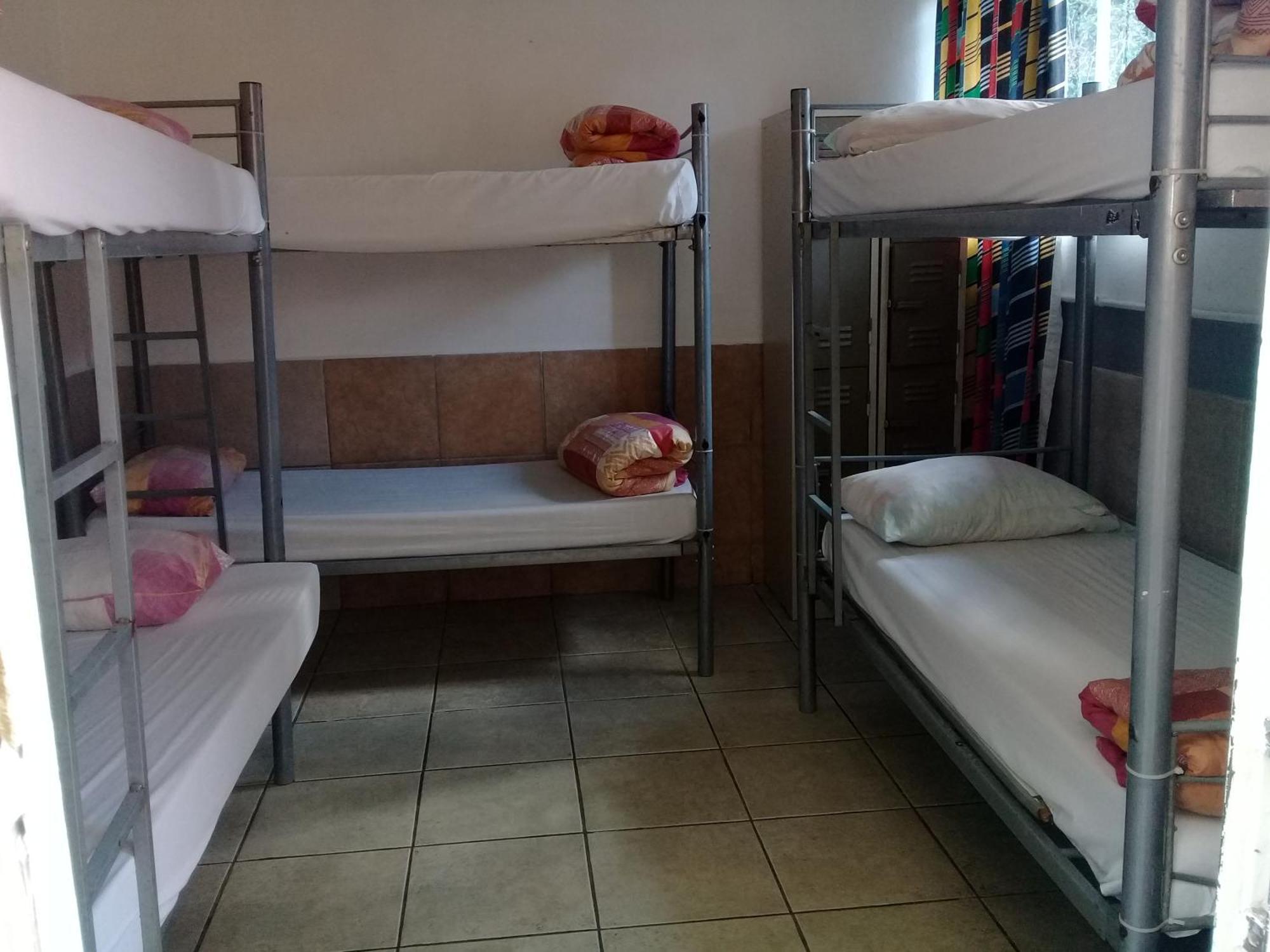 Accoustix Backpackers Hostel Йоханнесбург Экстерьер фото